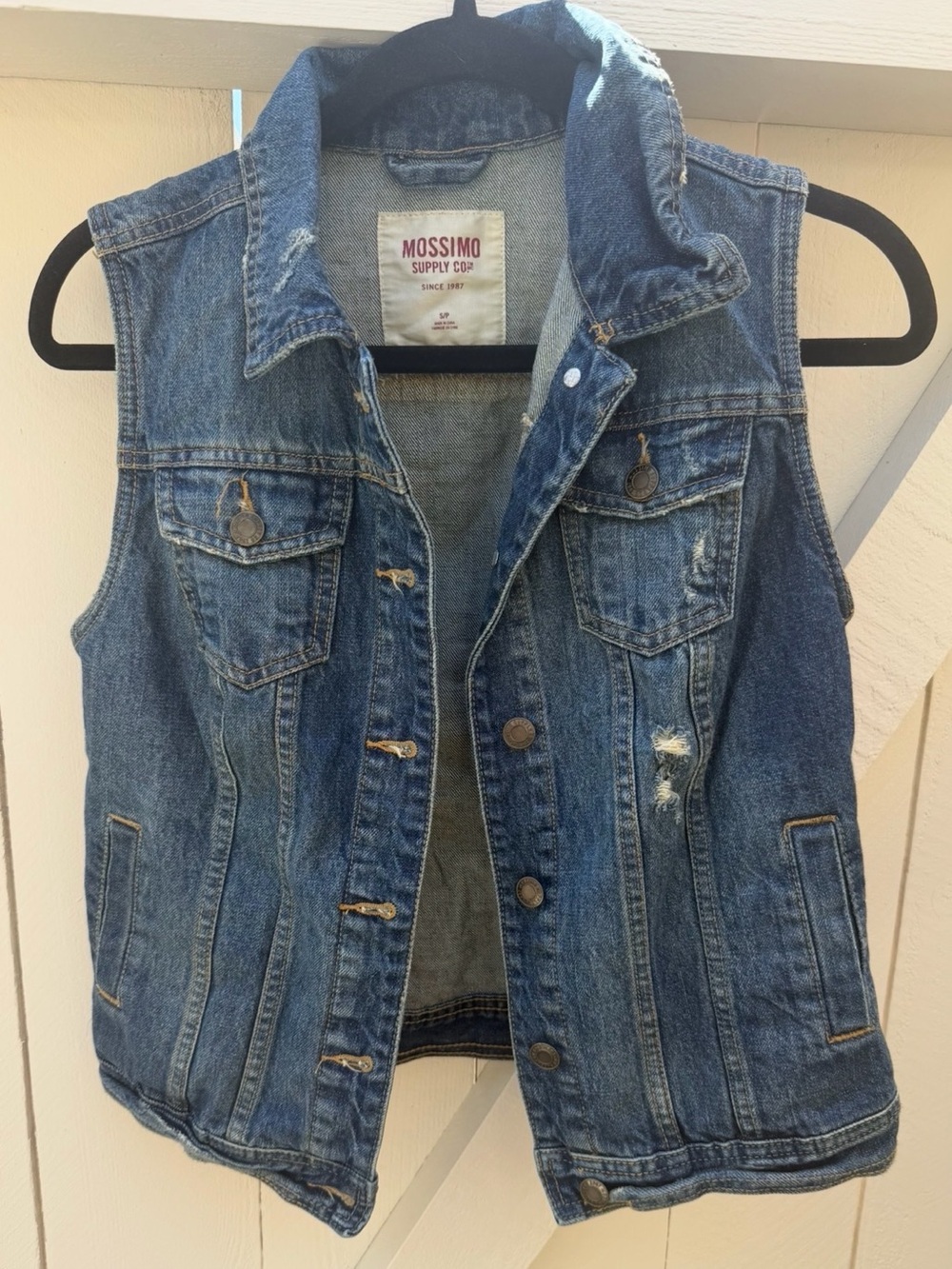 Mossimo Supply Co. Women's Distressed Denim Vest - Blue small